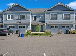 12 Clover Ct, Berkeley Heights, NJ 07922