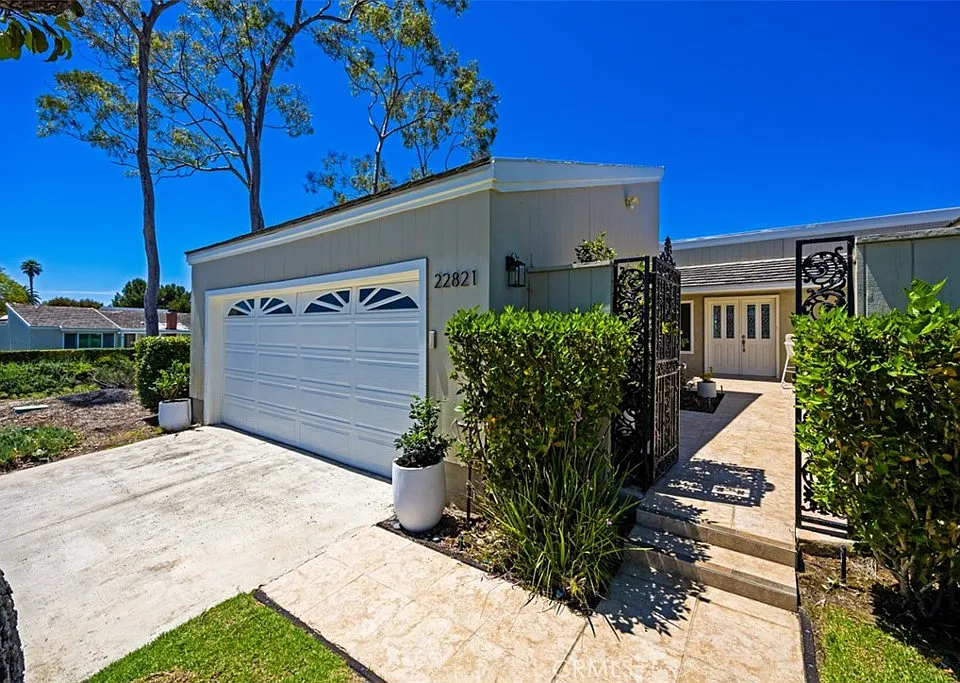 22821 Mariano Dr