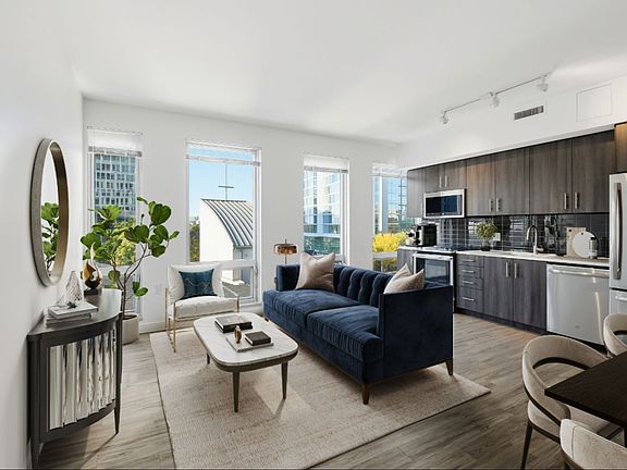 4th image of 900 7th St SW #522