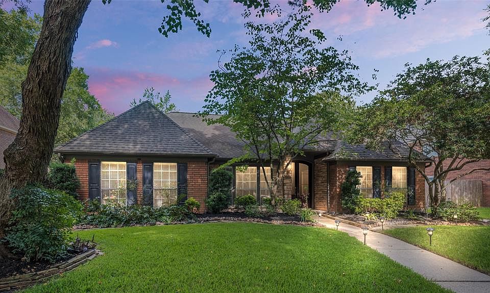 1st image of 3307 Woodland View Dr