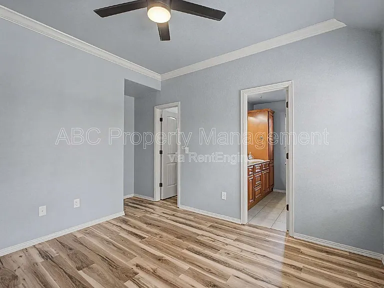 3801 SW Gibson Ave — Photo 9
