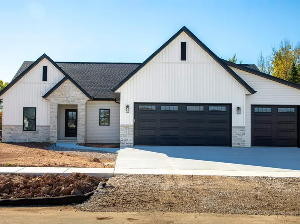 W5851 Delta Dr, Menasha, WI 54952