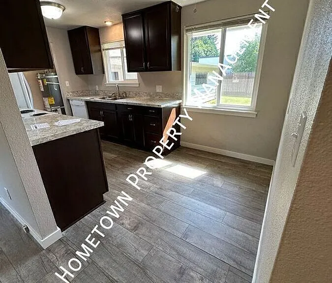 1720 Lake Park Dr SW — Photo 3