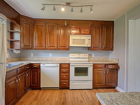 5th image of 106 Bailey Collins Dr