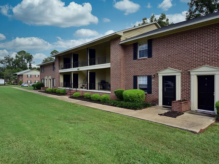 Shoreham Apartments — Photo 13