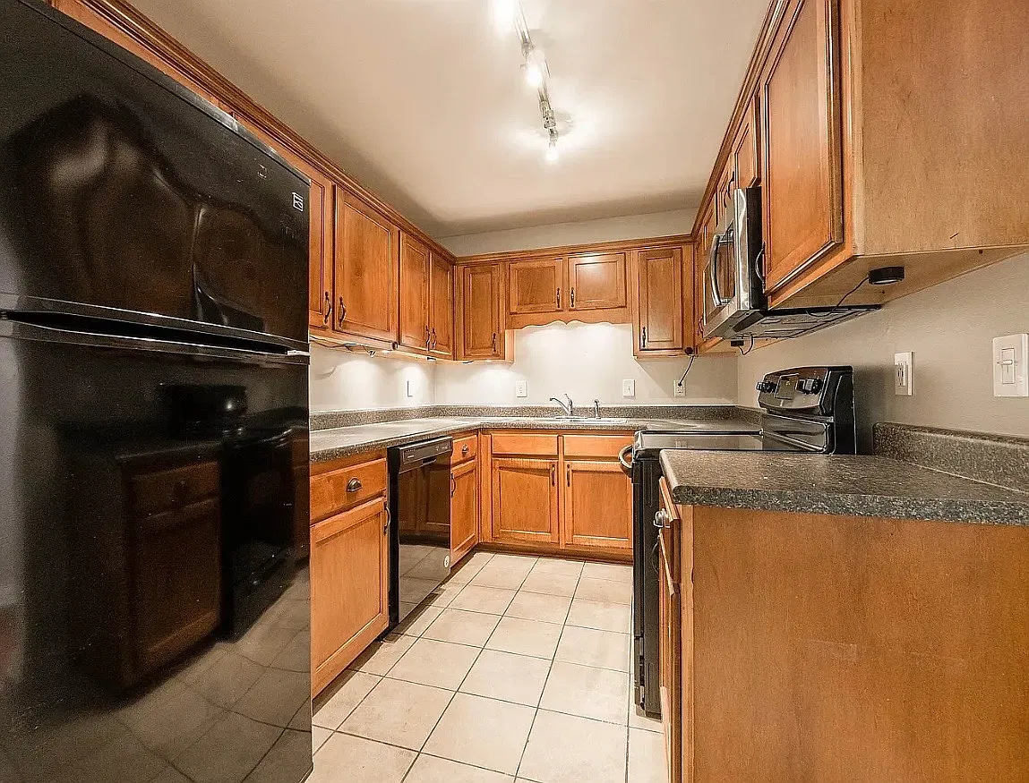 2 bed, 907 sqft, $1,200 — Photo 2