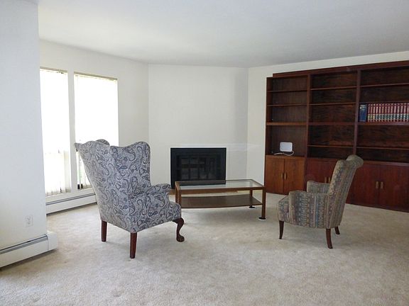 5th image of 235 Woods Brooke Cir