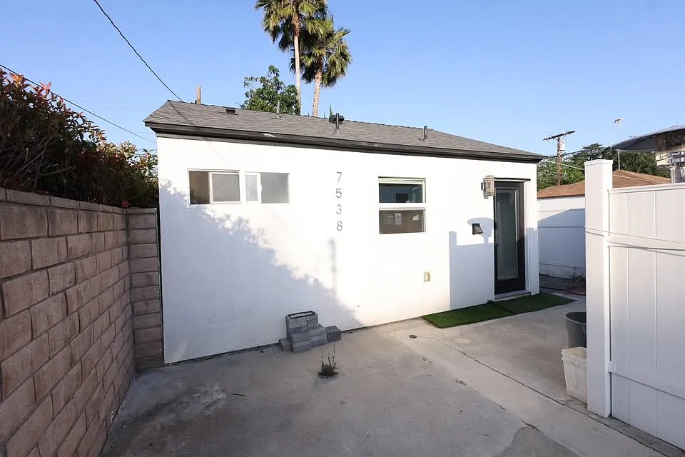 7538 Gaviota Ave