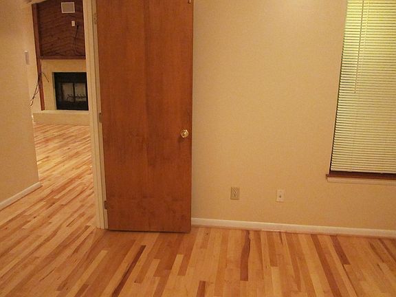 4th image of 303 Chestnut Ct