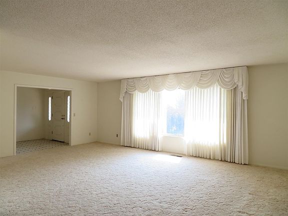 3rd image of 1315 Grizzly Ct