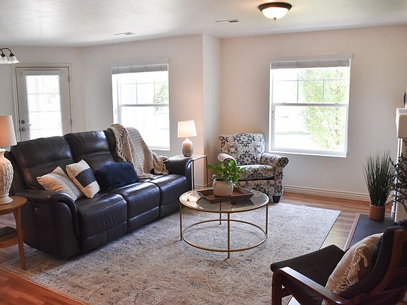 Living Rm toward porch and dining area