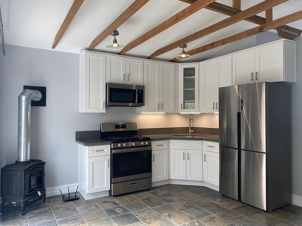 2nd image of 625 Garnet St #1
