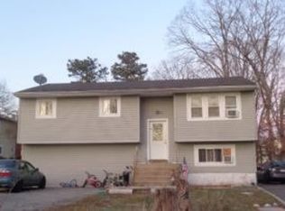10 Bayonne Ave, Central Islip, NY 11722