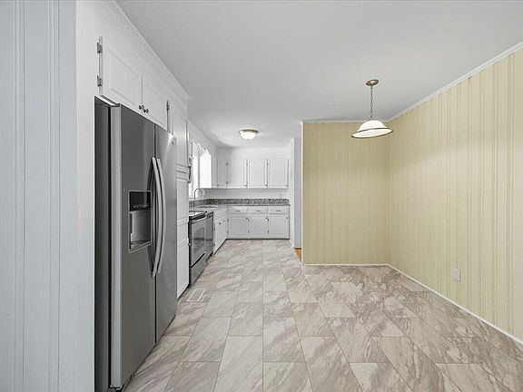 5th image of 2604 Huntington Rd