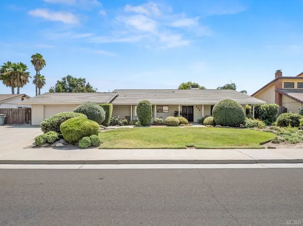 575 E Burlwood Ln, Lemoore, CA 93245