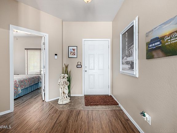 3rd image of 2756 S POWELL Road