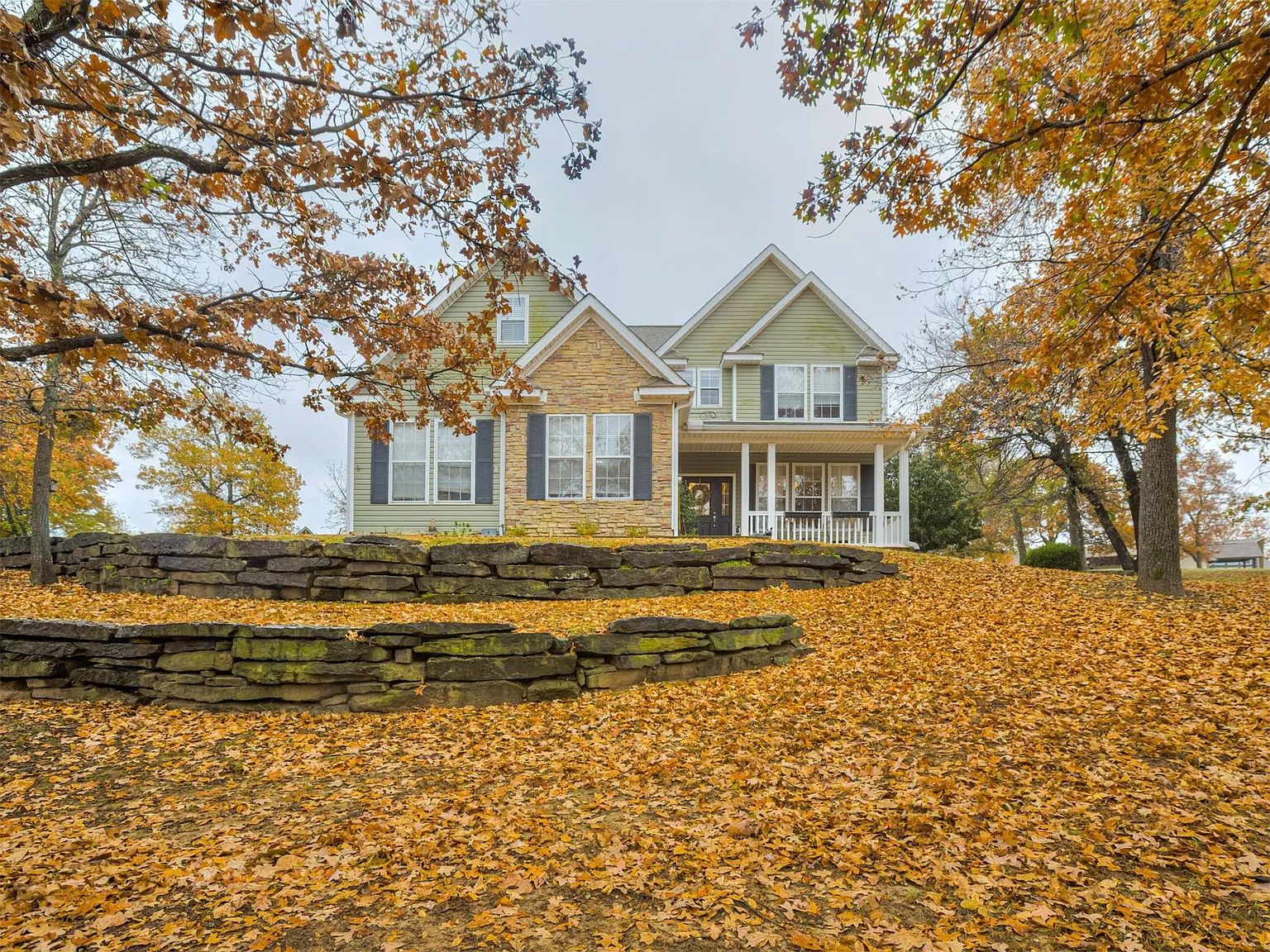 6 bed, 2.5 bath, 2970 sqft, $4,800 — Photo 3