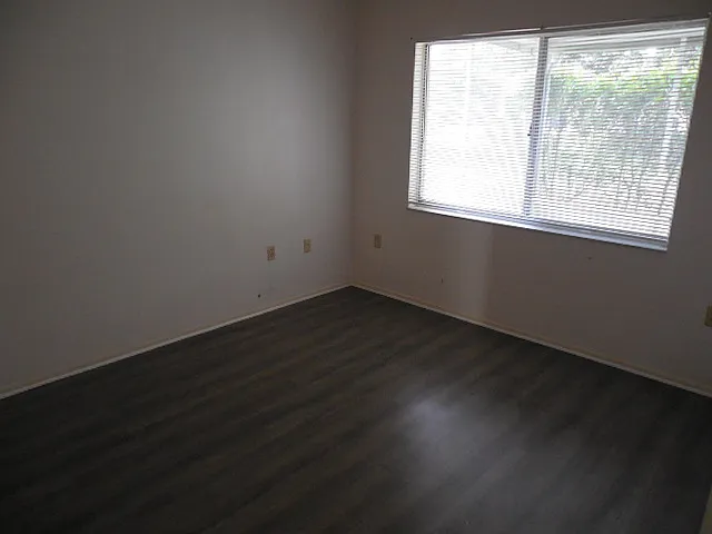 13102 Pembrook Ct — Photo 15