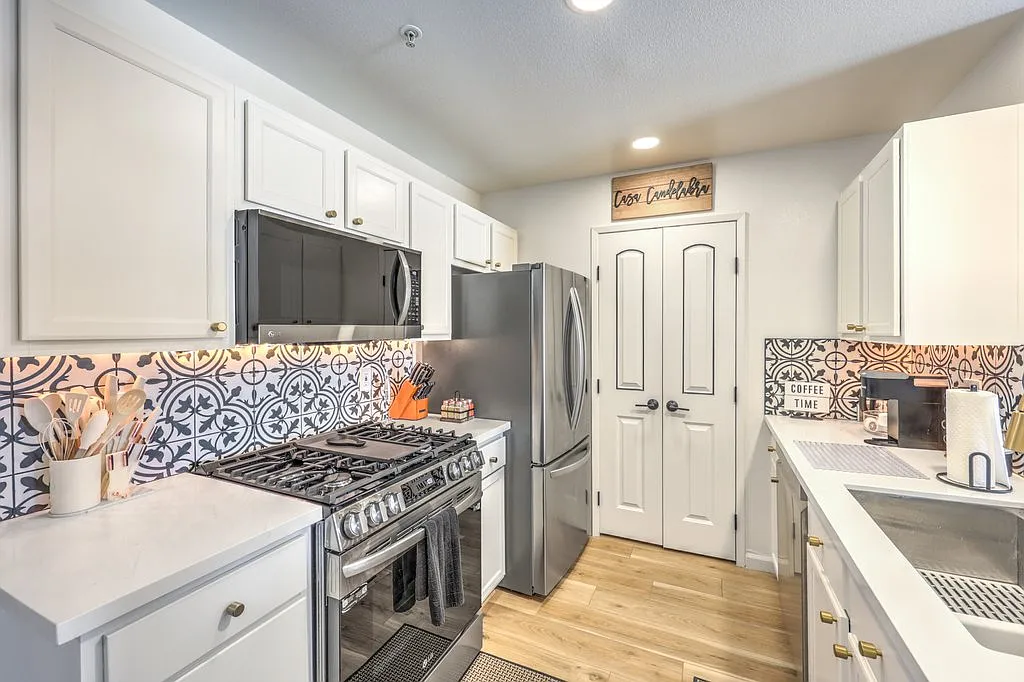 Luxury Seven Hills 1BR Condo — Photo 4