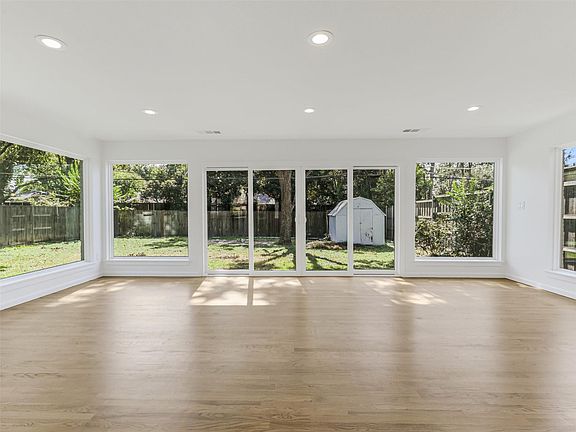 3rd image of 4026 Beechwood Ln