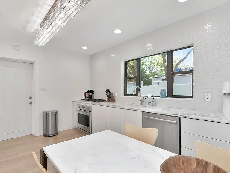 3906 W San Obispo St — Photo 10