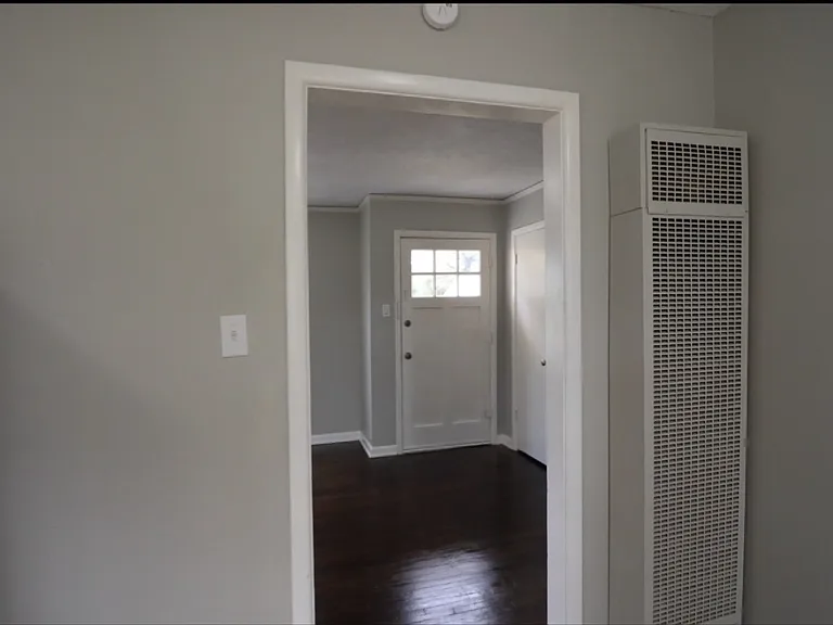 4006 S 18th St — Photo 3