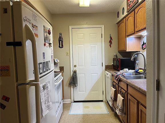 3rd image of 351-53 Woodland Ct