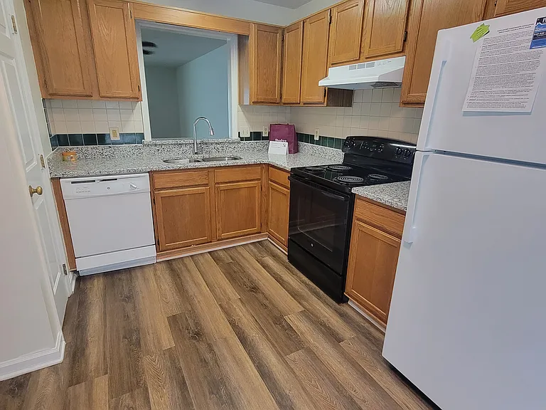 1645 Claiborne Ct — Photo 4