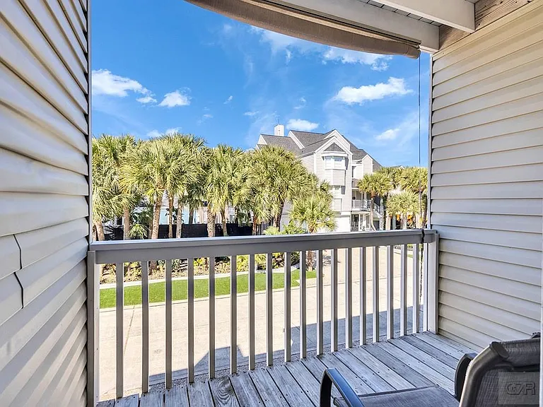 16627 Bayfront Dr — Photo 29