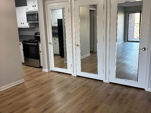 4th image of 1100 Clarendon St APT 308