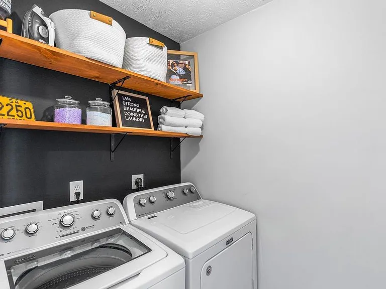 1327 Hollenbeck Ln — Photo 12