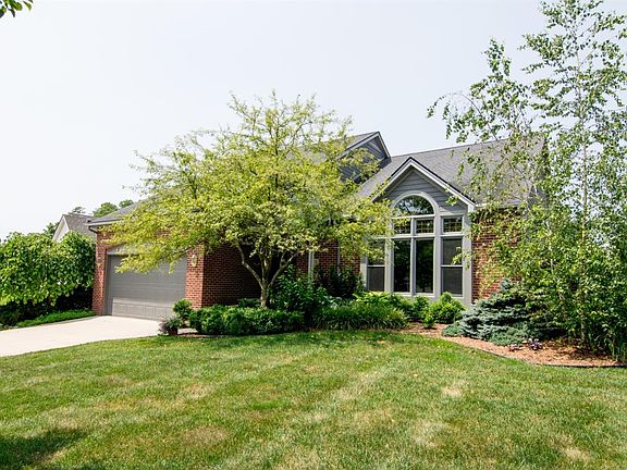 3rd image of 772 Woodhill Dr