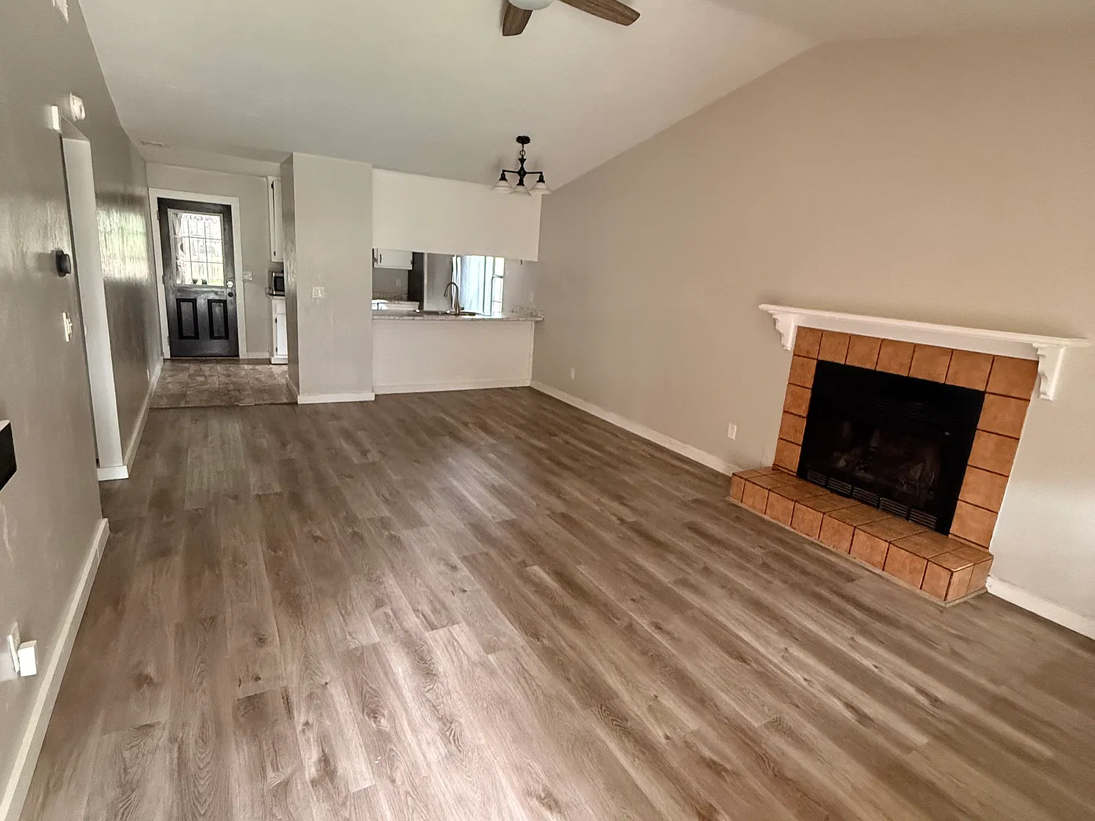 2 bed, 1128 sqft, $1,500 — Photo 2