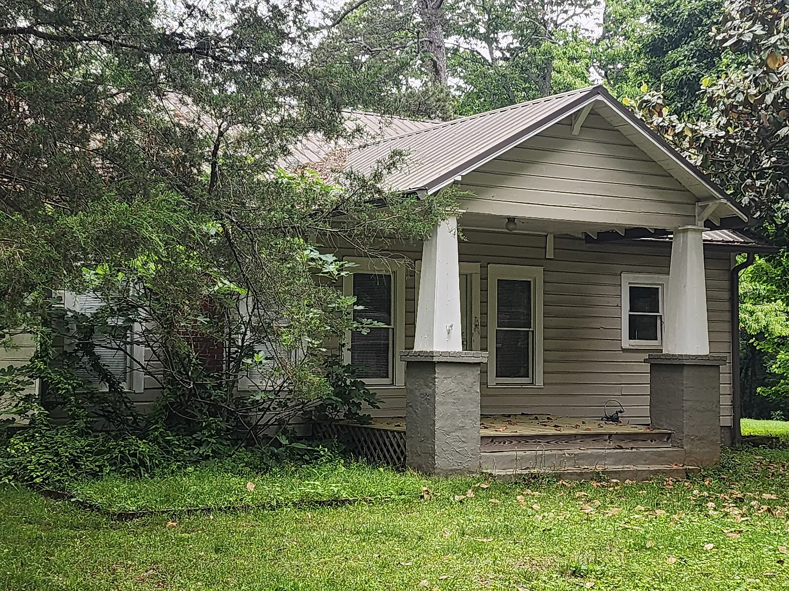 211 E Walnut St — Photo 3