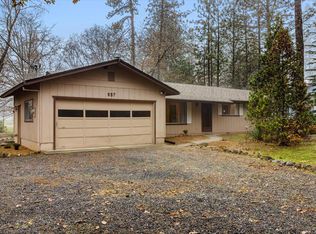 957 Eric Loop, Grants Pass, OR 97526