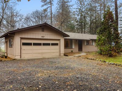 957 Eric Loop, Grants Pass, OR, 97526