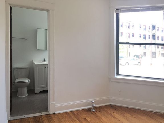 2nd image of 5459 S Blackstone Ave APT 1A