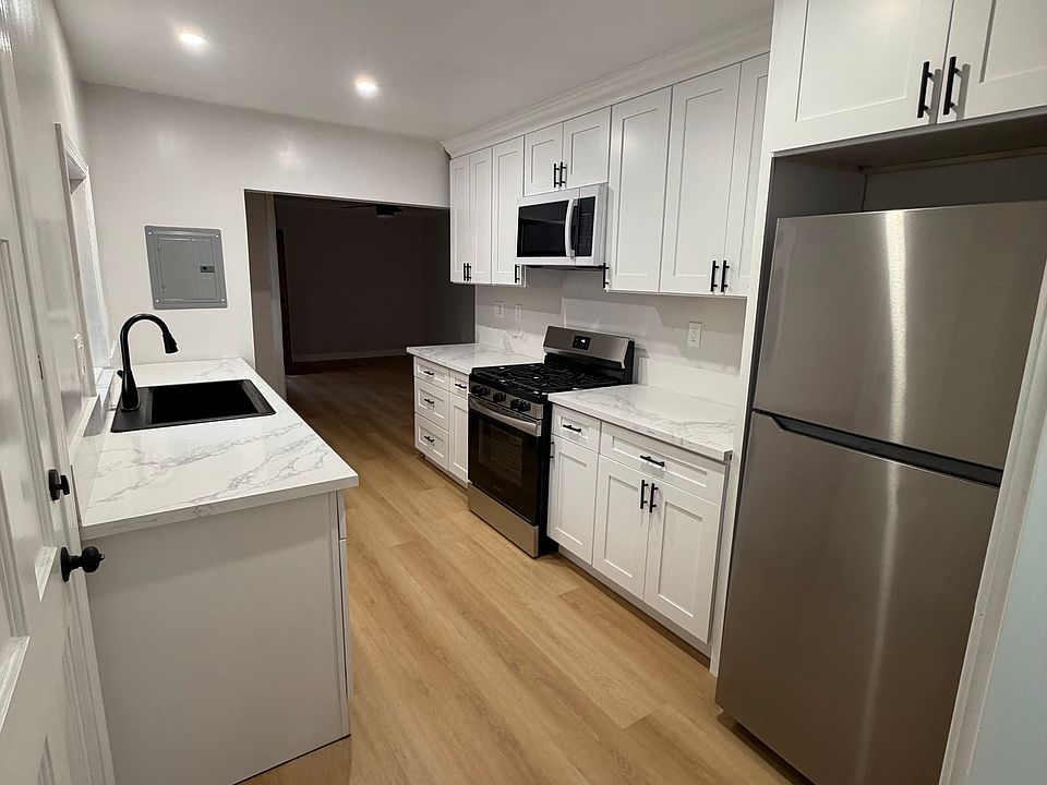1st image of 676 W 59th Pl