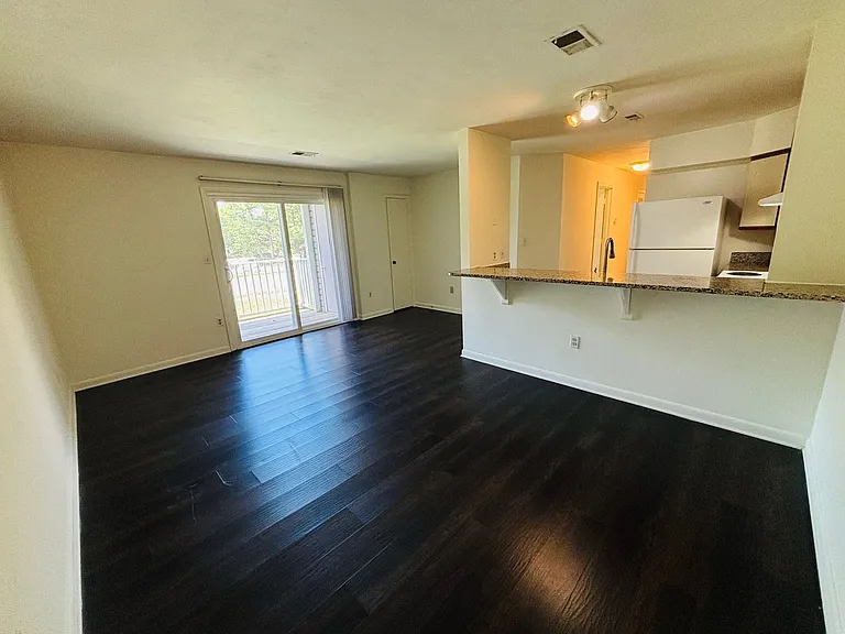 1203G University Ter — Photo 15