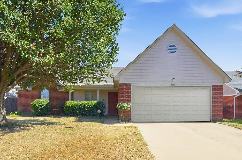 3 bed, 2.0 bath, 1600 sqft, $1,900 — Photo 1