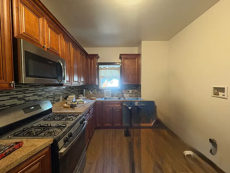 217 Bancroft Ave #1 — Photo 11