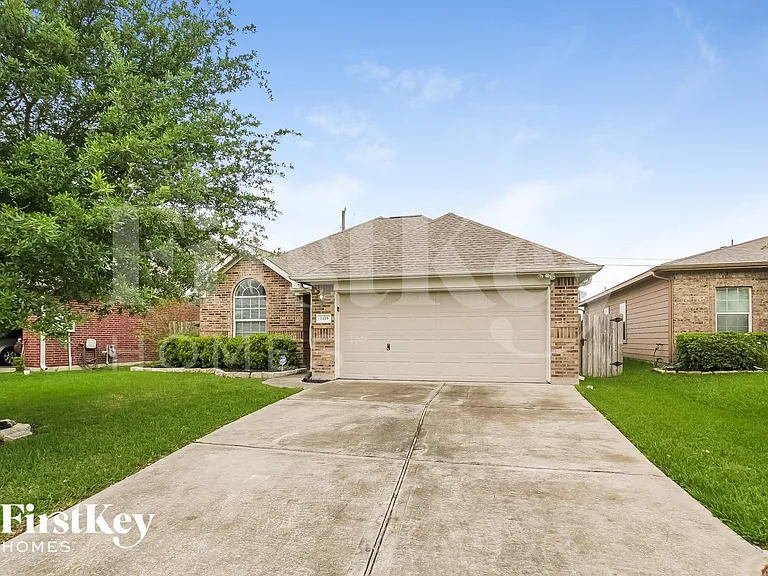 1419 Rosebay Rd — Photo 1