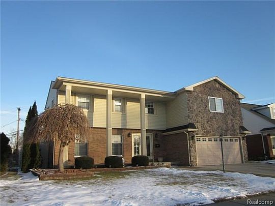 1st image of 27121 Kingswood Dr