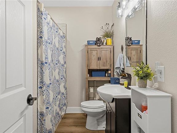 3rd image of 1801 Algonquin Ave