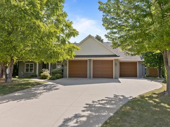 1841 Martingale Ln, Neenah, WI 54956