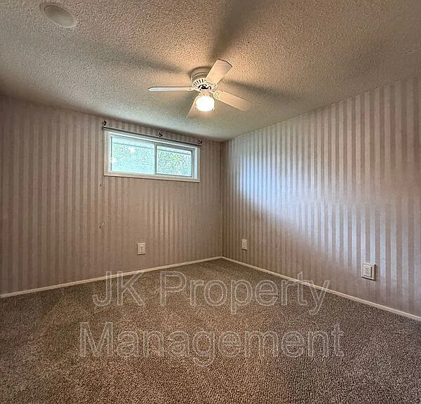 921 Avenue B NW — Photo 20