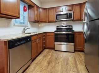 9504 Cedar Lake Dr, Louisville, KY