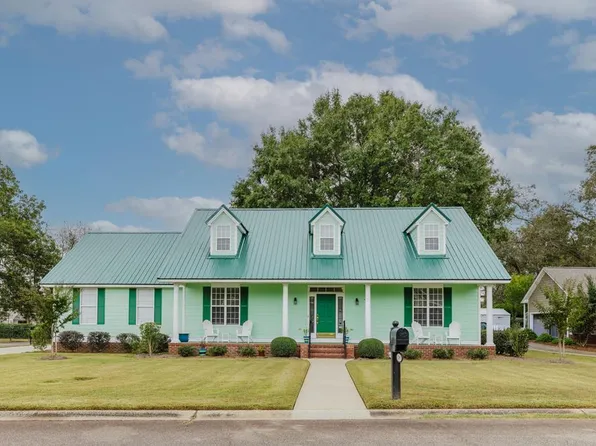 209 Fairway Cir, Americus, GA 31709