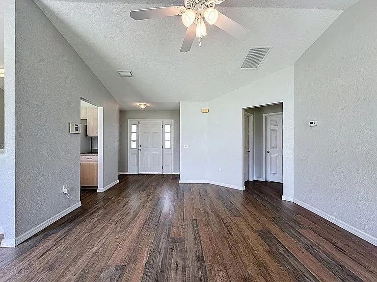 424 Danube Way — Photo 8