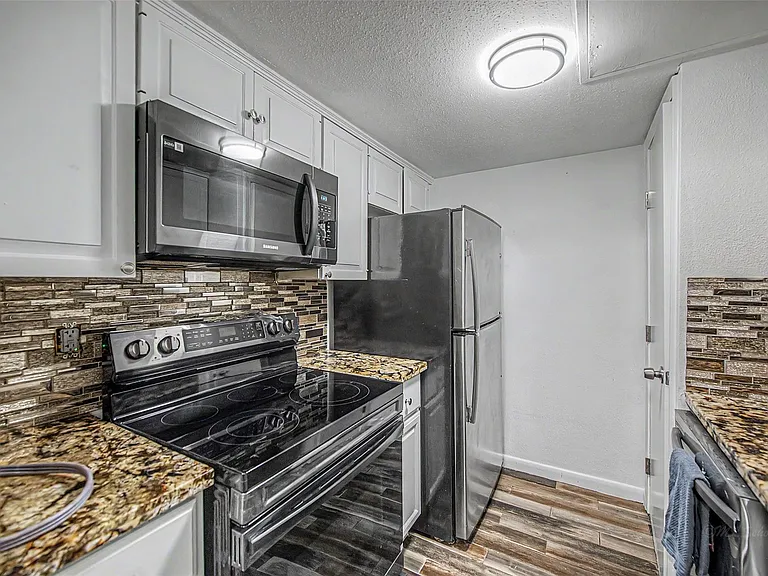 830 Threadneedle St #228 — Photo 9
